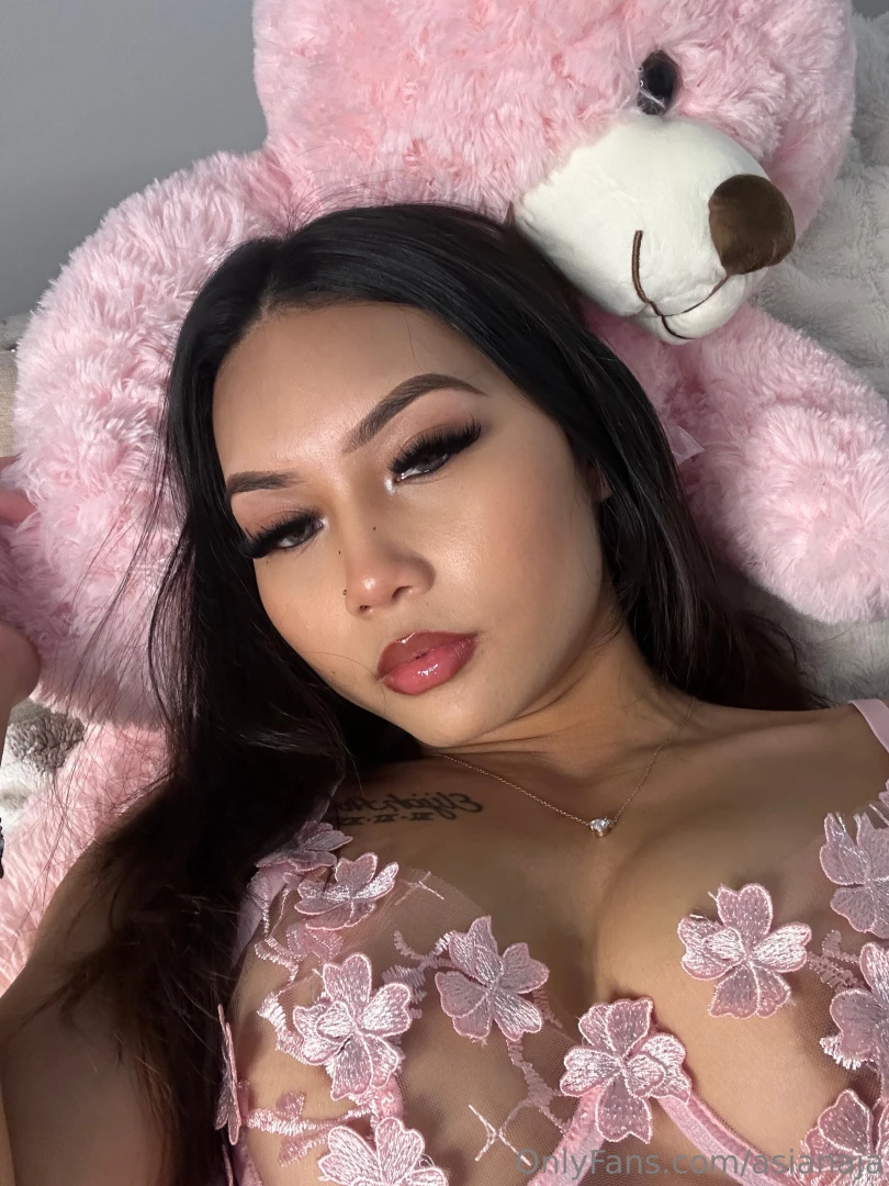 Omgg im live in 1 hr can t wait to please that cock 