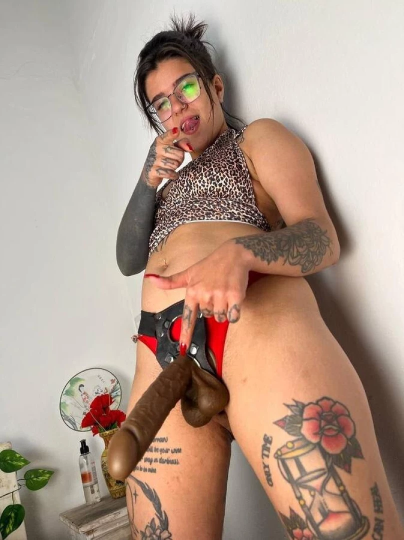 You will be compulsory to watch your mistress femdomjynx pleasures and part 2 