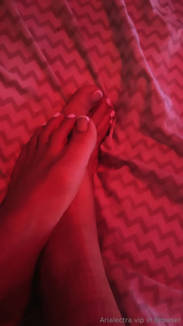 Serving noodles on my main onlyfans com arialectra cum suck in my dms 