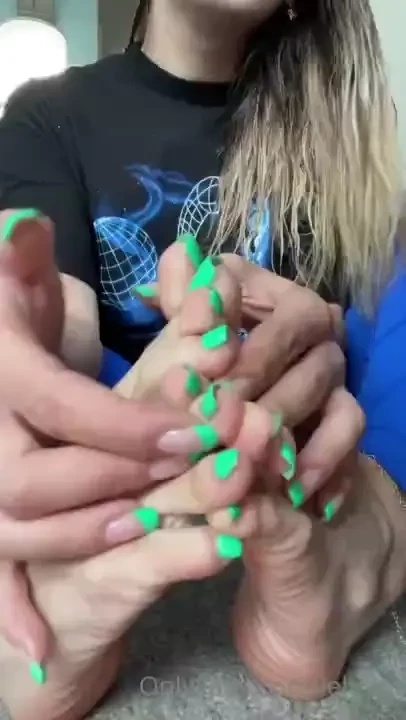 Trying to interlock my toesss it s harder than it looks i ve had lotsa 