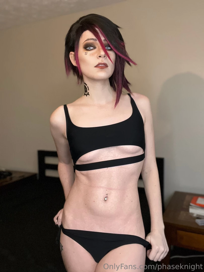 I m so at a loss for what to do for the cosplay content of the month 