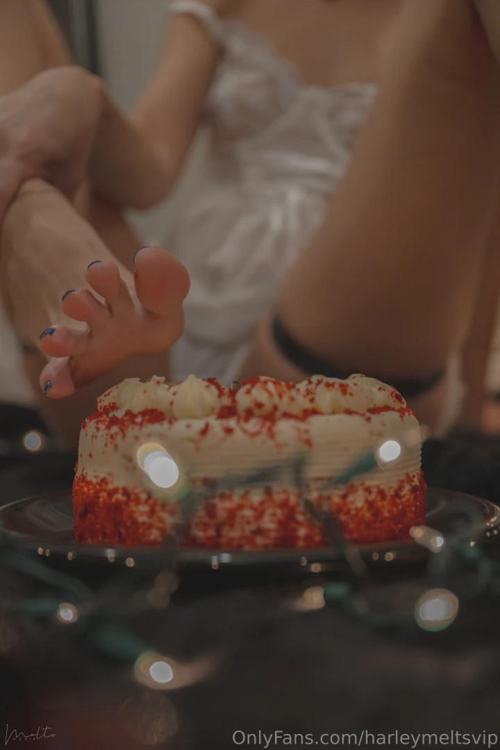 Me or the cake part 3 