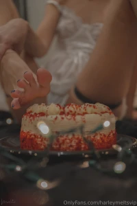 Me or the cake part 3