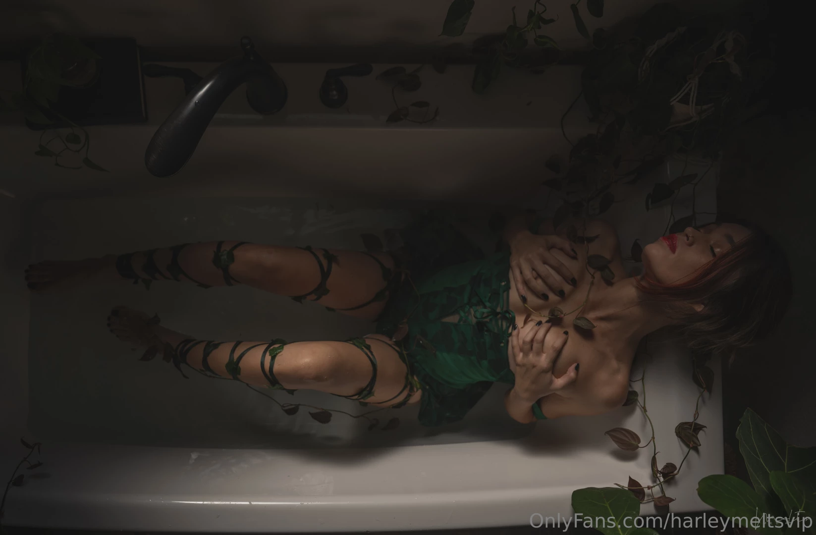 Now that my hair is red i think i need to bring out the poison ivy fit 