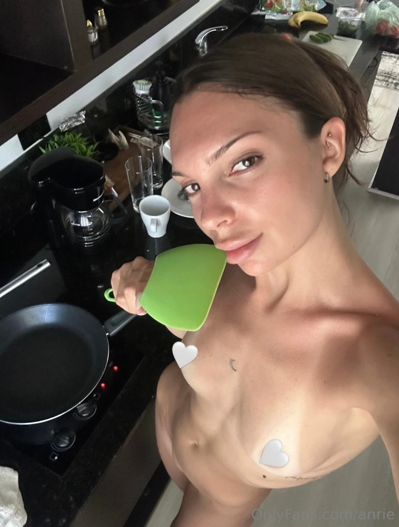 Cooking naked want to be my taste tester 