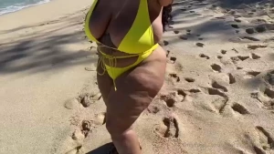 Outdoors ass amp tits show getting comfy and playful at the beach want part 1