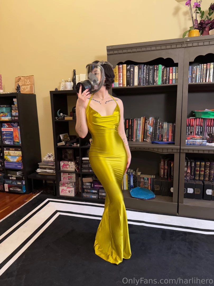 The gas mask stays on if you haven t watched the penguin on max you 