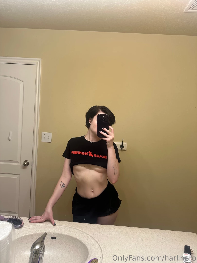 You look lonely i can fix that 2 photos flashing my tits cuz they look 