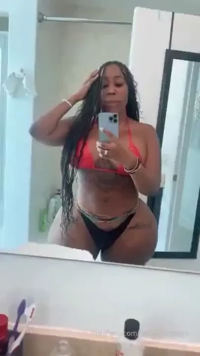 Come taste my lips baby 