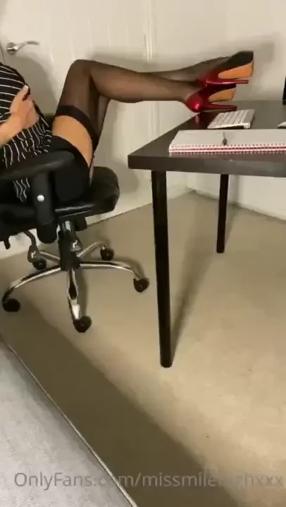 Who wants to see the rest of this very naughty video 