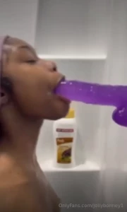 Baby would you like to be the one that i am sucking like this check it