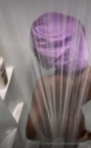 Baby wanna see how your dirty girl wash herself up after