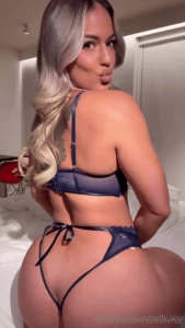 My big-ass friend itsreallyriss is looking for a bf to have fun with