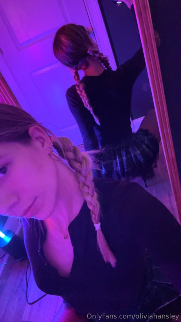 What do you think of girls who don t wear panties under their skirts 