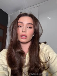 Oh i love this photo the light is so perfect and my skin looks so