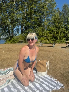 An extra beach pic for the free page