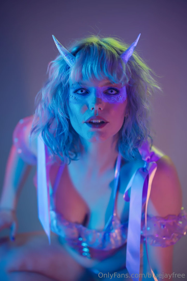 Absolutely in love with the uv makeup i used for this shoot- with the 