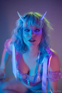 Absolutely in love with the uv makeup i used for this shoot- with the