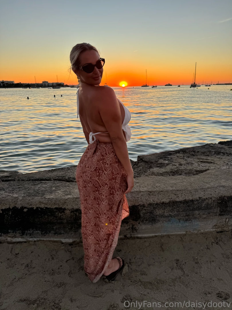 Enjoying the sunset x main page --- daisydooxx 