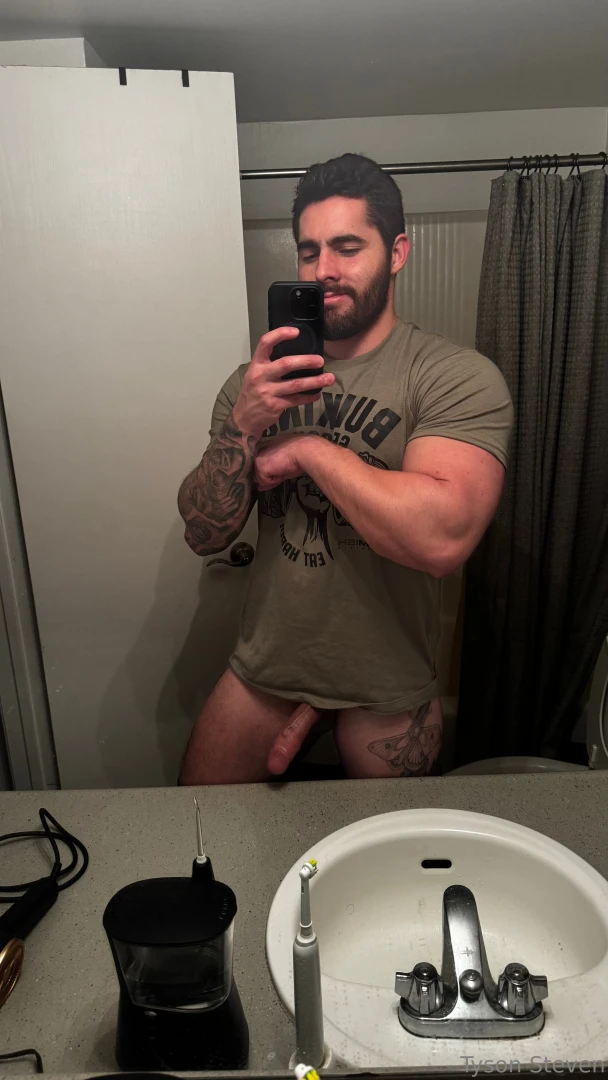 My thiccness turns me on 