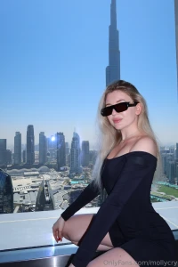 Hi i am a slender blonde with gentle eyes and a mischievous laugh my