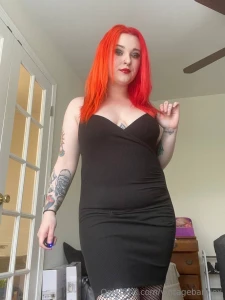 Like a milf in tight dresses