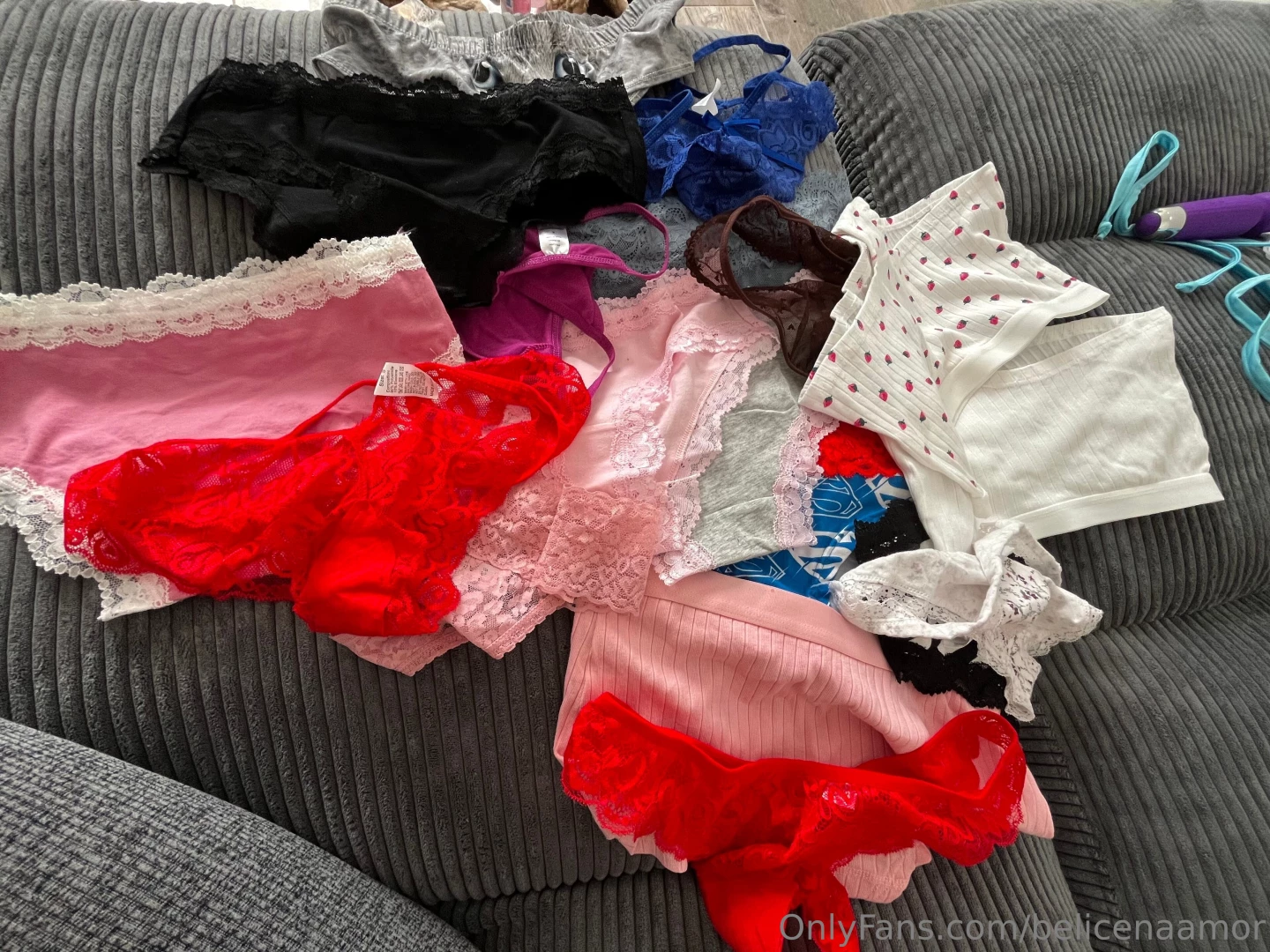 Omg big sale 1 fan only send 50 for one pair of my used panties if you 