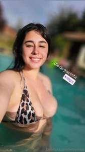 Hoy fuimos a la piscina de un suscriptor fue muy amable y ten a comida