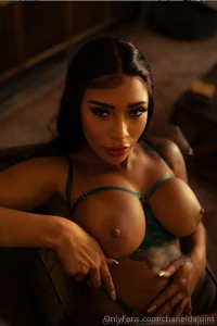 First 5 to dm about one of my sexy vids get 5 off of video of choice