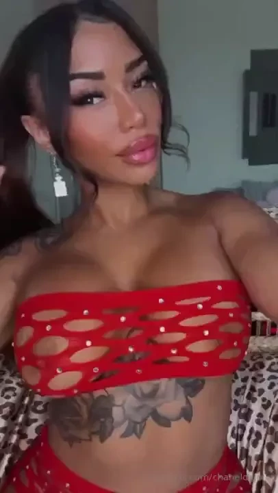 Wish you had 2 mouths so you can suck them both at the same time 