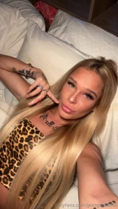 Ugh i m so horny and lonely message me daddy
