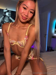 Im going live in 4 hours lt 3 come hang out