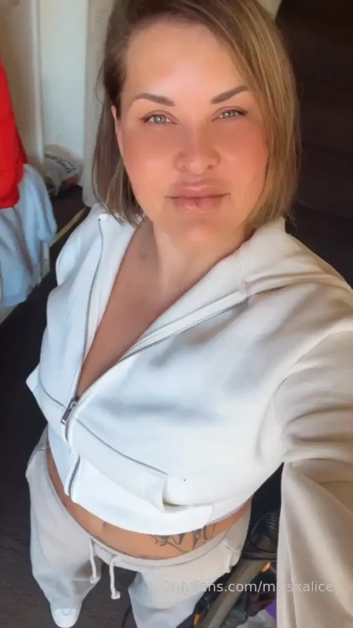 Im going for a shoot today have great day guys 