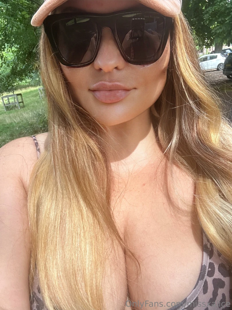 Would u date a girl like me xx 