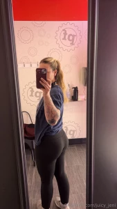 Watch my ass shake in the red light bed it vibrates so fast and a