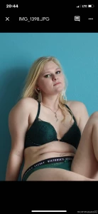 Who wants to see me get pounded by my man while we re home alone i can