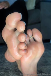 Jadexkitten follow some mouth watering feet to blow your load on free