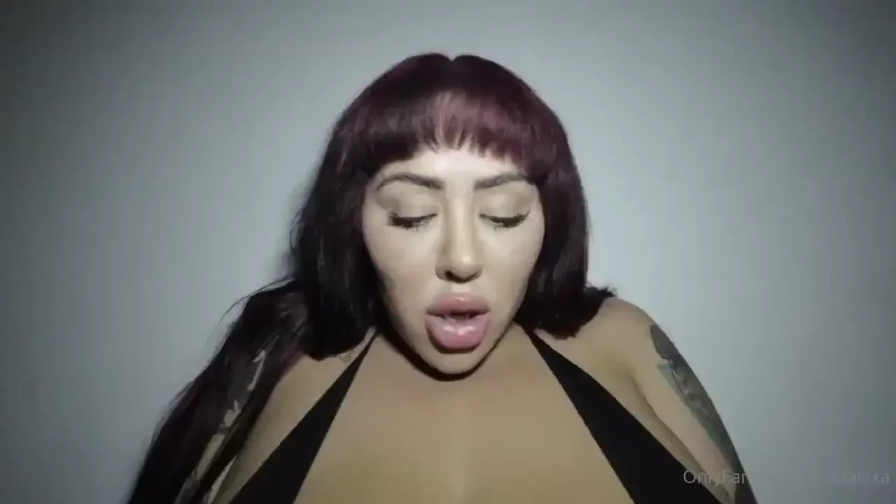 Watch me get undressed for the second part of my photo shoot with 