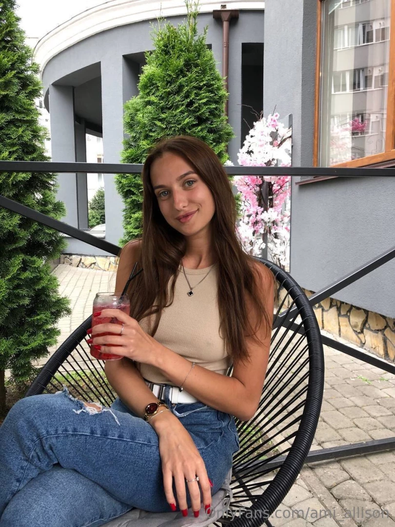 Hi everyone i want you to know my friend https onlyfans com mia_evans part 1 