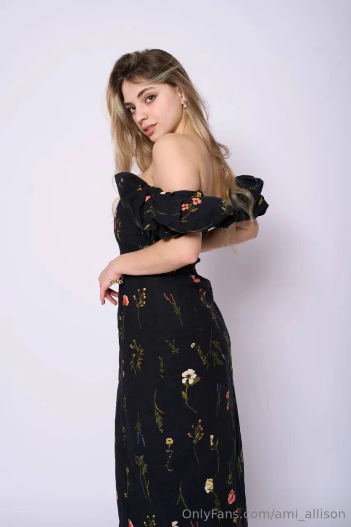 Nothing emphasizes femininity like a dress this outfit makes me feel 