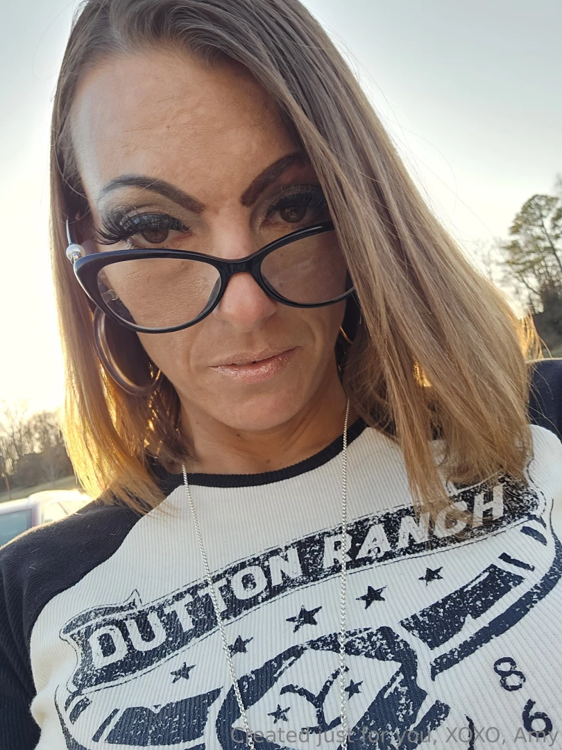 Hello boys wanna c how naughty i can b pm me 