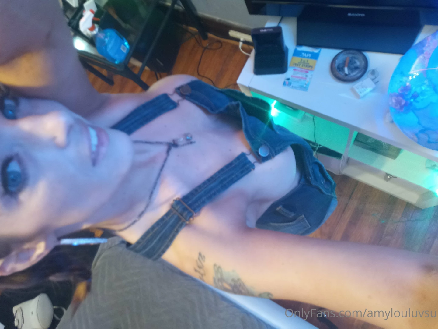 Hello all wanna send a big welcome to my newest hard dicks in the part 1 