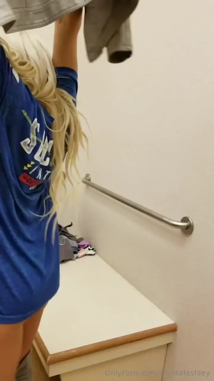 Cum shop with me my dress is kinda see thru that s why i wear bright 