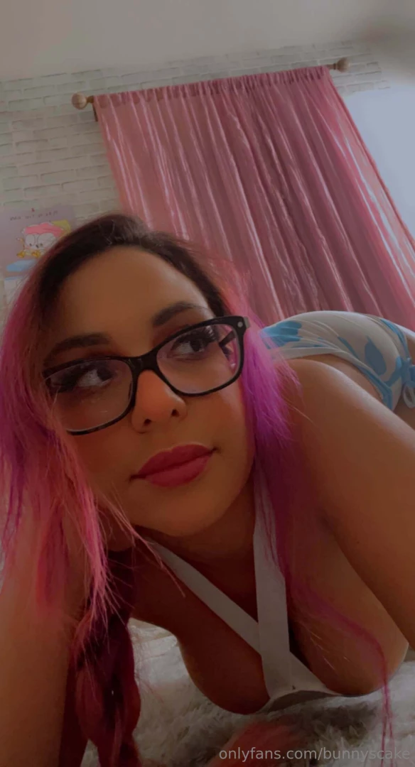 Showing tiddy ass and bent over in photo and from front u can see it 