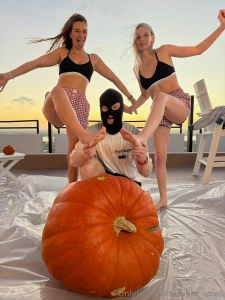 A quick fun photoshoot with hang10toess and chloespicexo