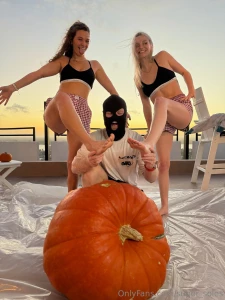 A quick fun photoshoot with hang10toess and chloespicexo part 5