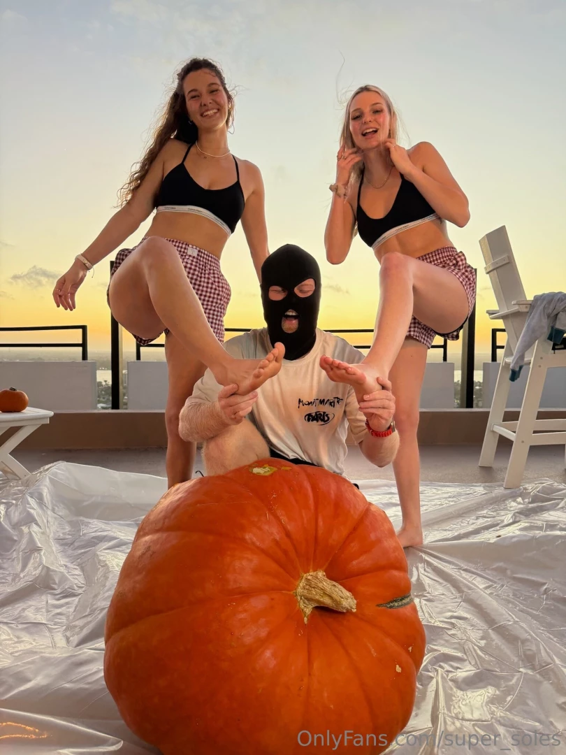 A quick fun photoshoot with hang10toess and chloespicexo part 7 