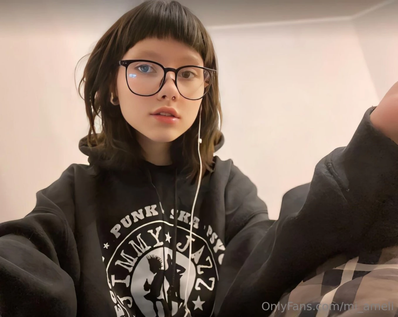 Your home girl byebblue1 she is waiting for you for a deep part 300 