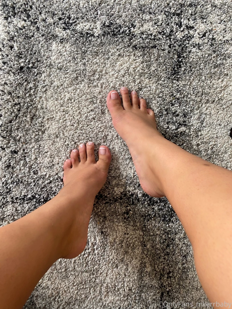 Comment feet for more and close ups of my sole 