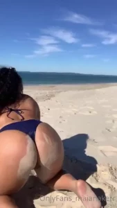 Repeat after me i love them big booties